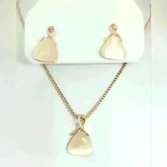 Unbranded Jewelry - NWOT Elegant Rose Gold and White Color Necklace and Earrings Set w/Gift …